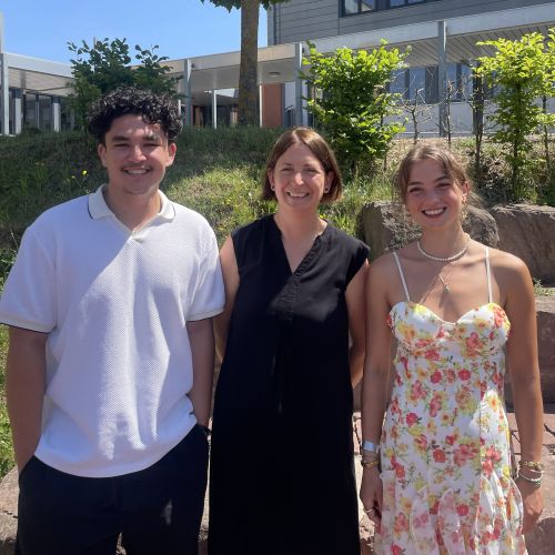 Von der Edertalschule in die Welt: Enzo Eimeke und Josephine Wahl starten internationale Abenteuer